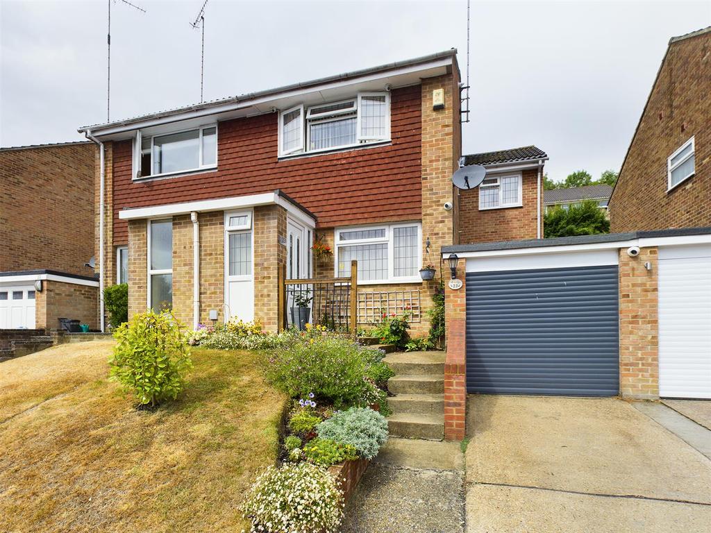 Wagtail gardens south croydon surrey 4 bed semi detached house 550 000
