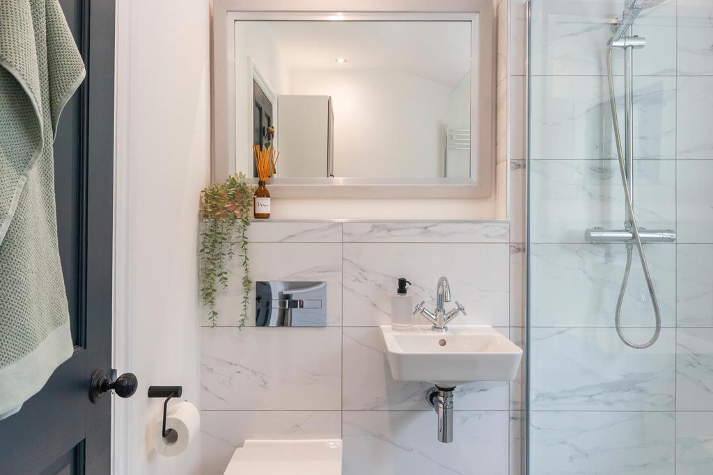 DAORYRUBMEP1 - Shower Room B.jpg