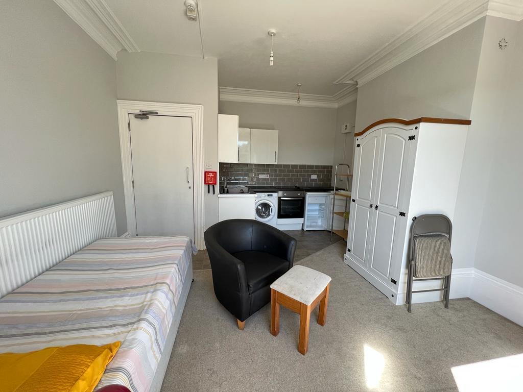 Shirebrook Road, Sheffield Studio £400 pcm (£92 pw)