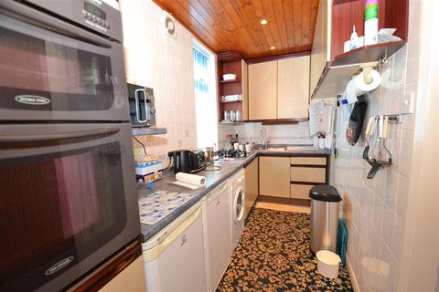 25 Brecks Road, Clayton, Bradford, BD14 6DU