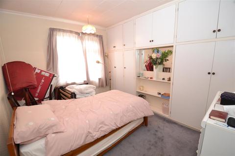 25 Brecks Road, Clayton, Bradford, BD14 6DU