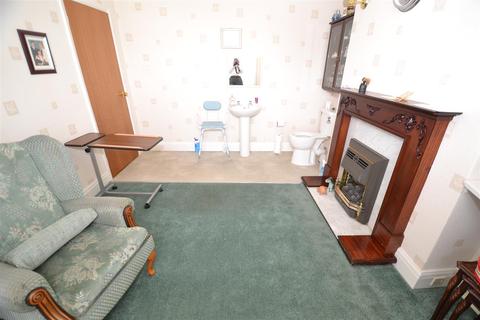 25 Brecks Road, Clayton, Bradford, BD14 6DU