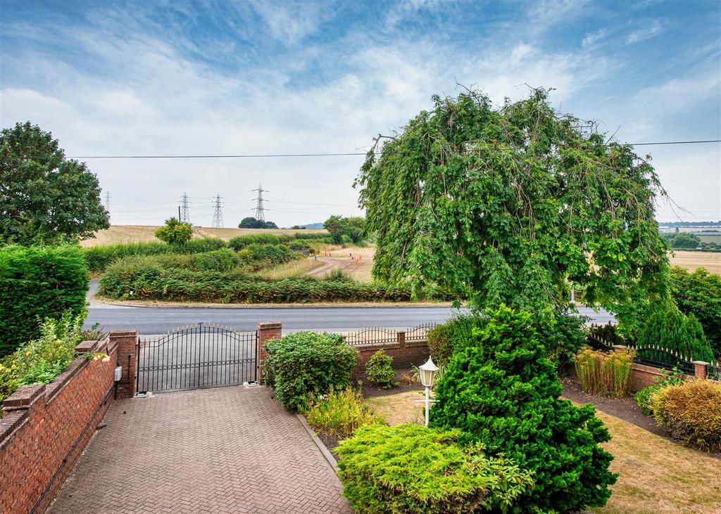 22 Bridgnorth Road, Wombourne 5 bed detached house £675,000