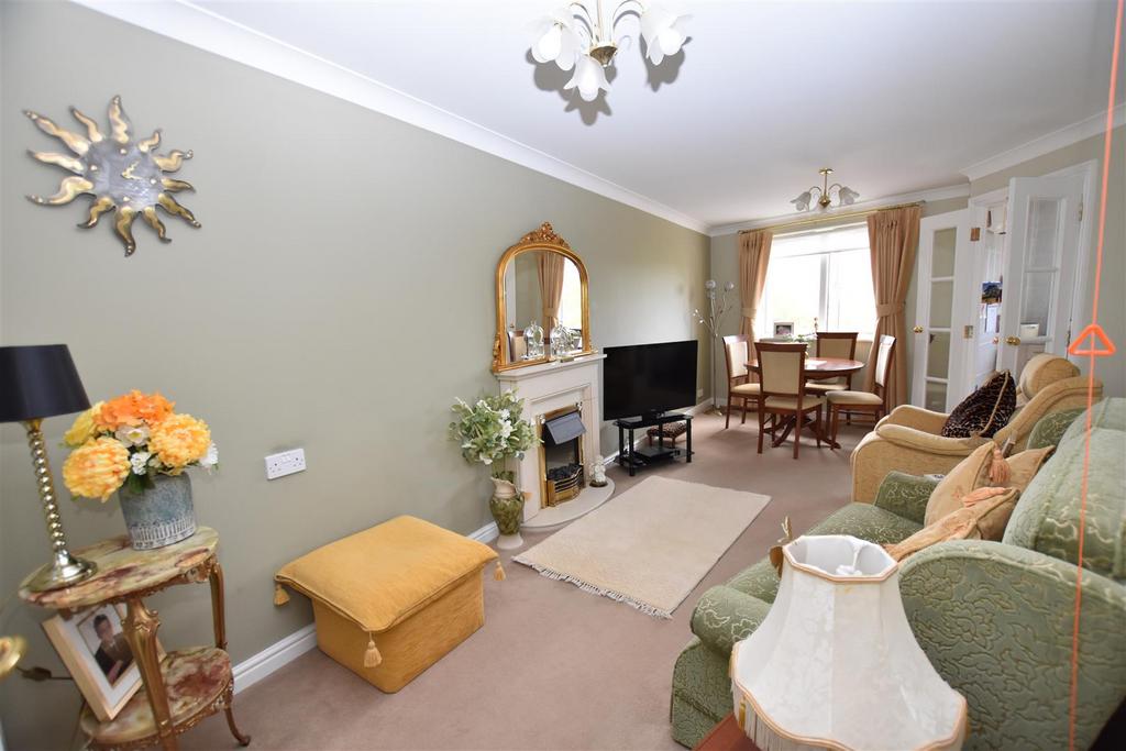 Tylers Ride, South Woodham Ferrers 2 bed retirement property for sale