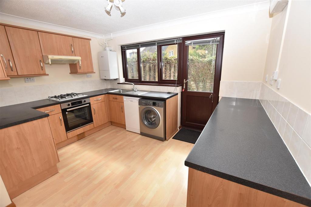Hallowell Down, South Woodham Ferrers 2 bed semidetached house £300,000