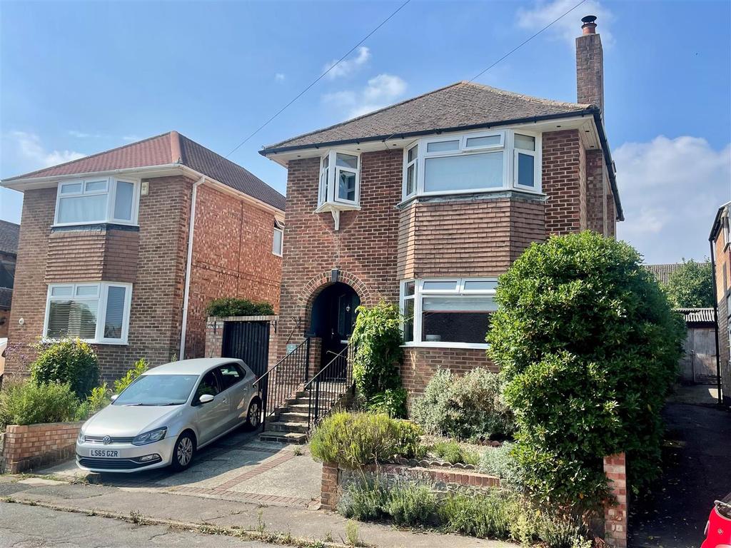 Orchard Valley, Hythe 3 bed house £1,650 pcm (£381 pw)