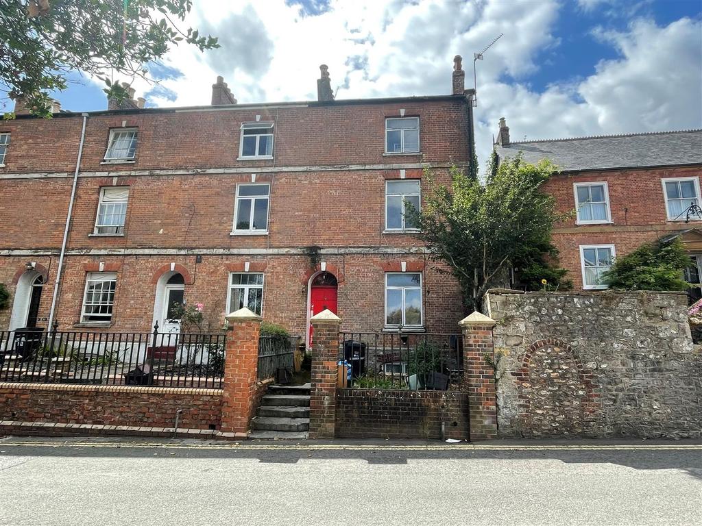 Combe Street, Chard 4 bed house £250,000