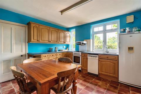 Huntons Hindhead Road, Hindhead, GU26 6BB