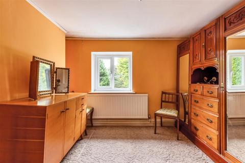Huntons Hindhead Road, Hindhead, GU26 6BB