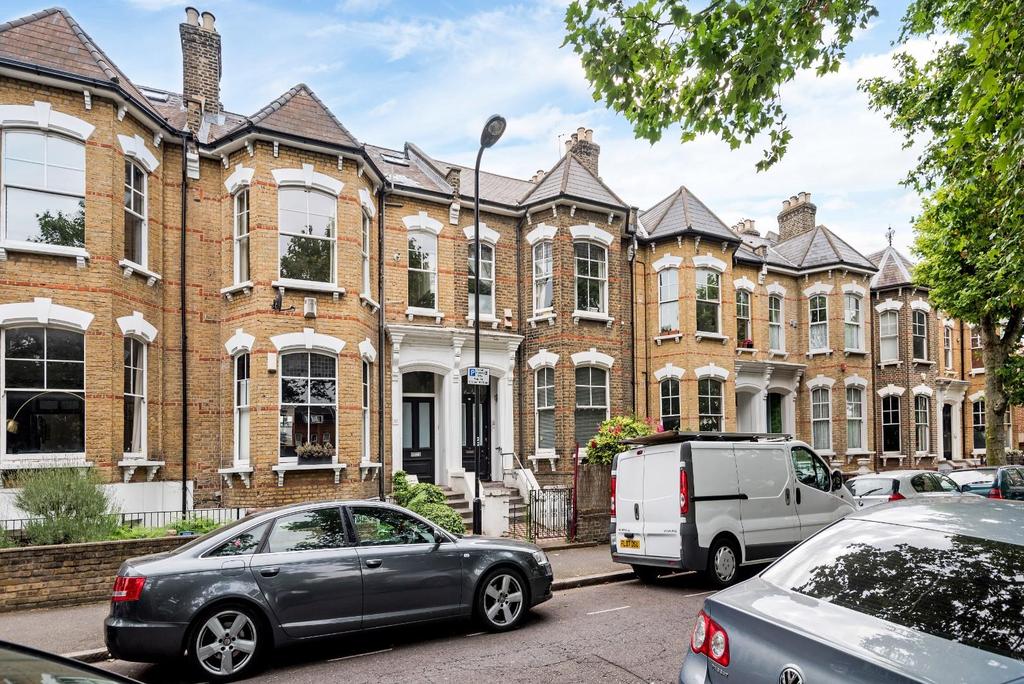 Lower Clapton Road, London 2 bed apartment £2,250 pcm (£519 pw)