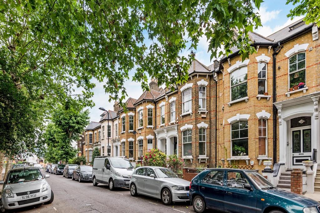 Lower Clapton Road, London 2 bed apartment £2,250 pcm (£519 pw)