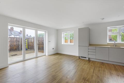2 bedroom detached house for sale - Waterside Road, Guildford, GU1
