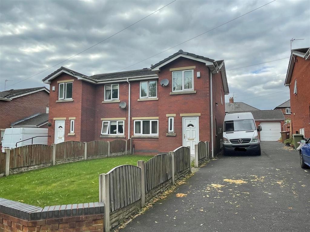 Ullswater Avenue, Carr Mill, WA11 7 3 bed semidetached house £160,000