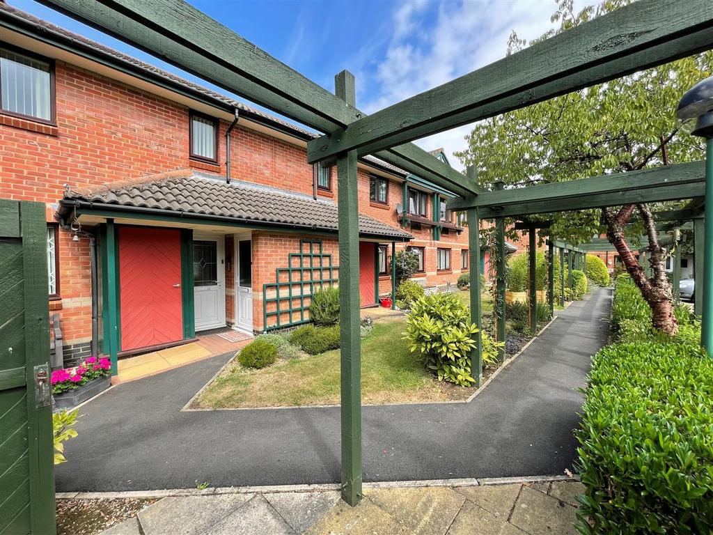 Stamford Close, Market Harborough 2 bed retirement property £90,000