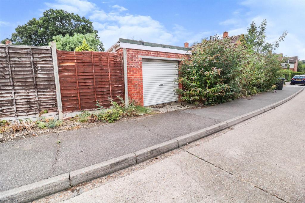 Fesants Croft, Harlow 2 bed end of terrace house £325,000