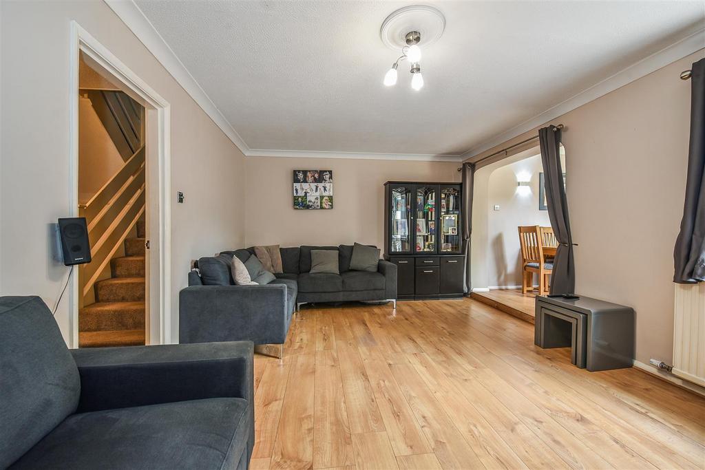 Sunnyside Close, Charlton, Andover 4 bed semidetached house £350,000