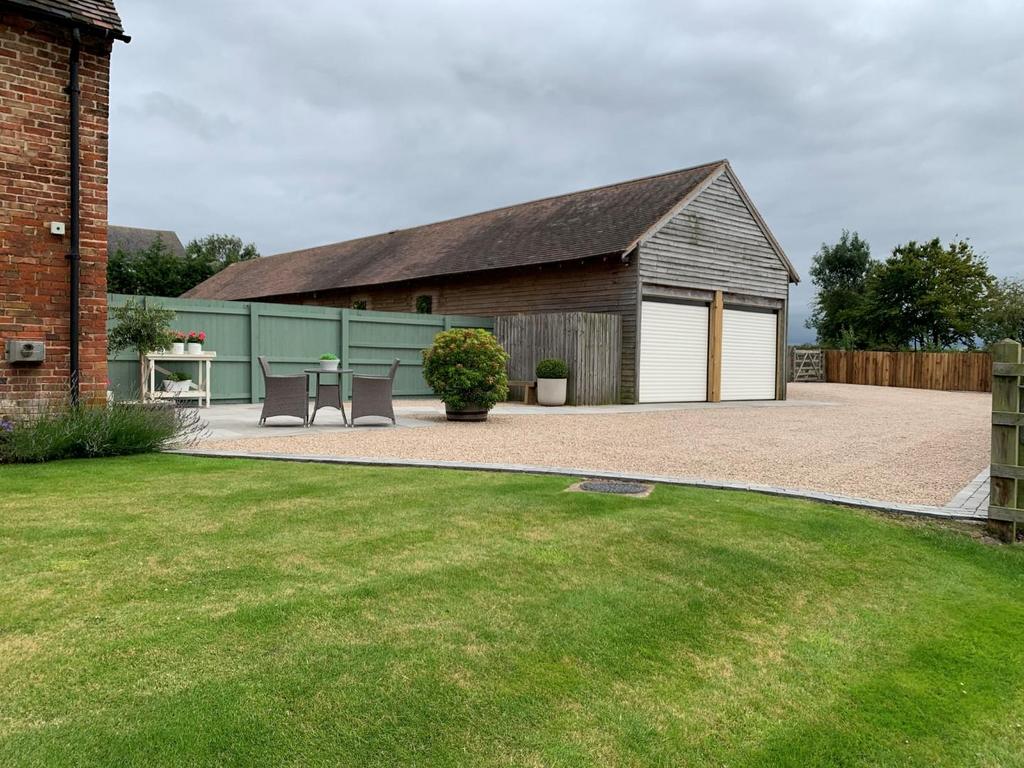Ashby Road, Tamworth, B79 0AA 3 bed barn conversion £775,000