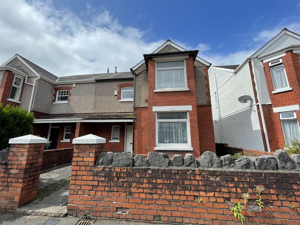 Cedar Road, Neath 3 bed semidetached house £249,950