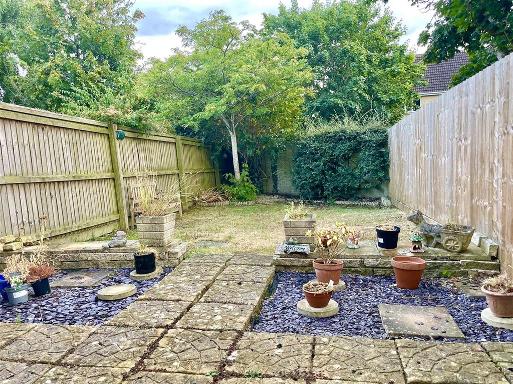 Kemble Drive, Cirencester 1 bed for sale £157,500