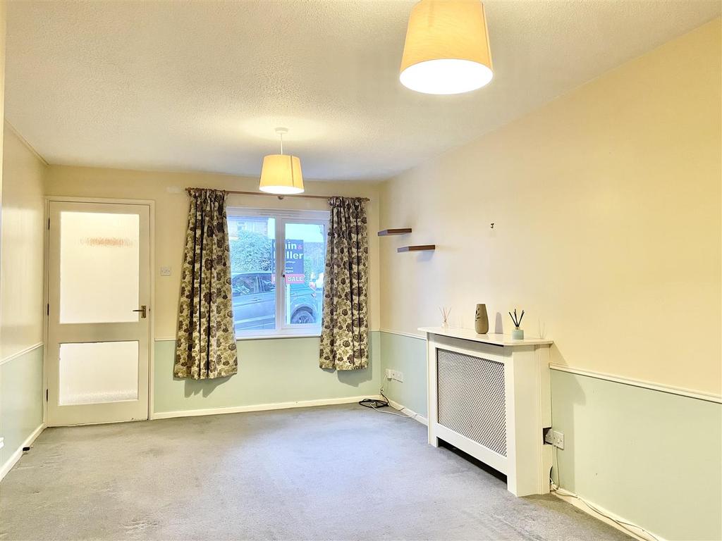 Kemble Drive, Cirencester 1 bed £157,500