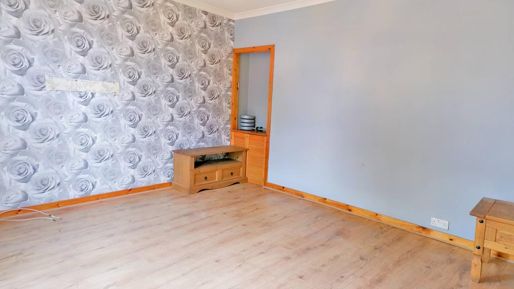 Glasgow Road, Barrhead G78 2 bed ground floor flat £79,950