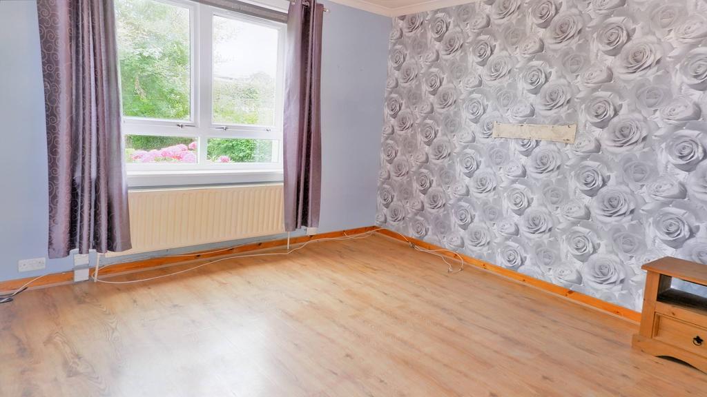 Glasgow Road, Barrhead G78 2 bed ground floor flat £79,950