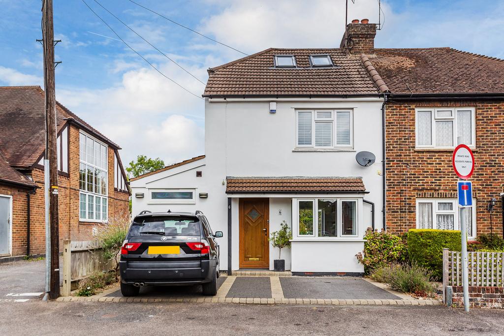 Barretts Road, Sevenoaks, TN13 2 bed semidetached house £525,000