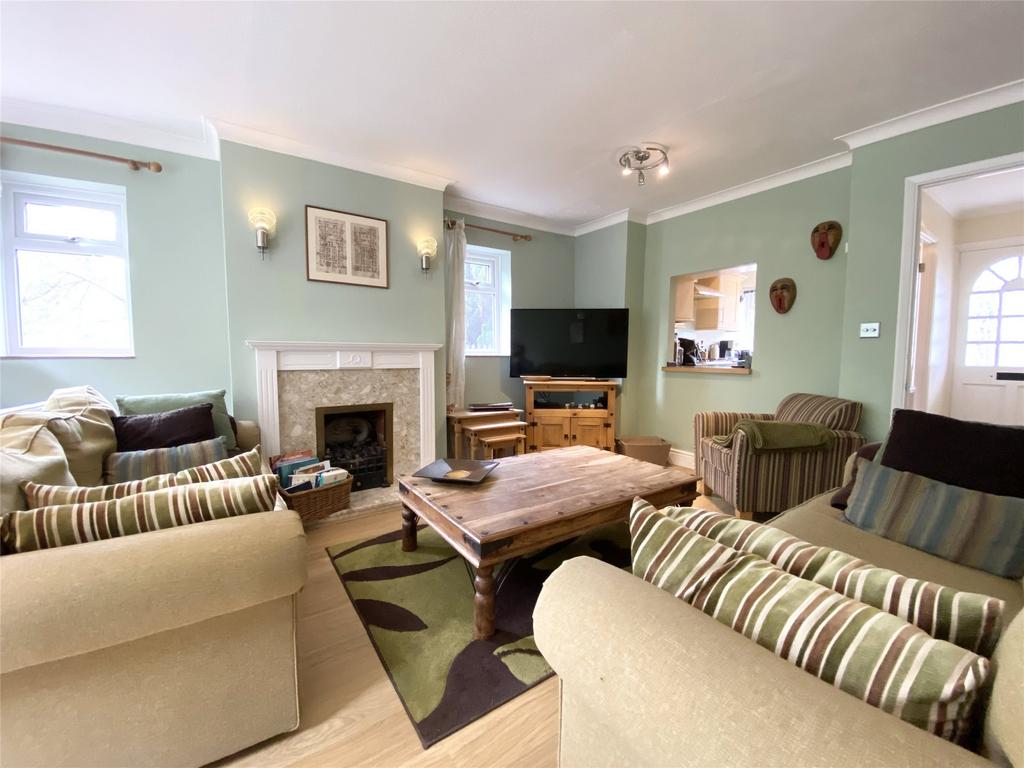 Durfold Drive, Reigate, Surrey, RH2 3 bed end of terrace house £1,900