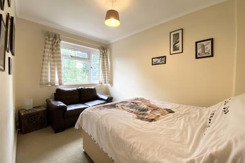 3 bedroom end of terrace house to rent, Durfold Drive, Reigate, Surrey, RH2