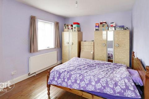 4 bedroom end of terrace house for sale - Avenue Road, London