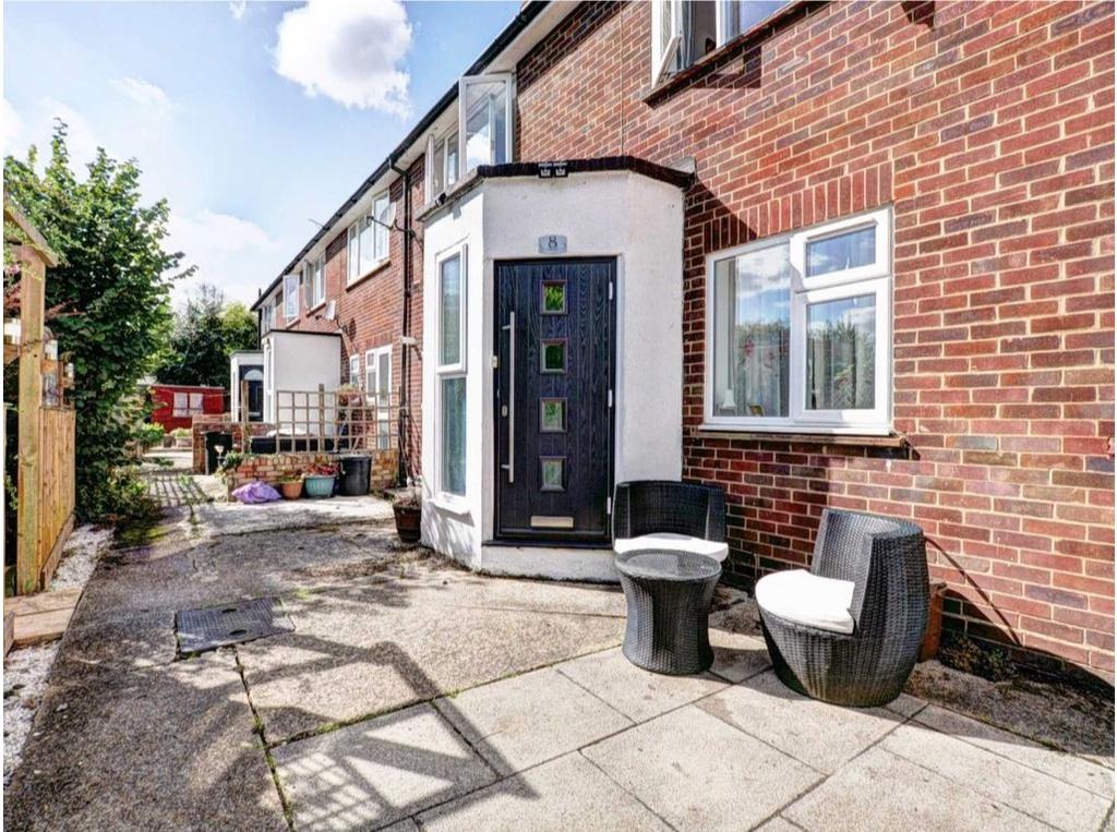 Station Road, Marlow, SL7 2 bed £365,000