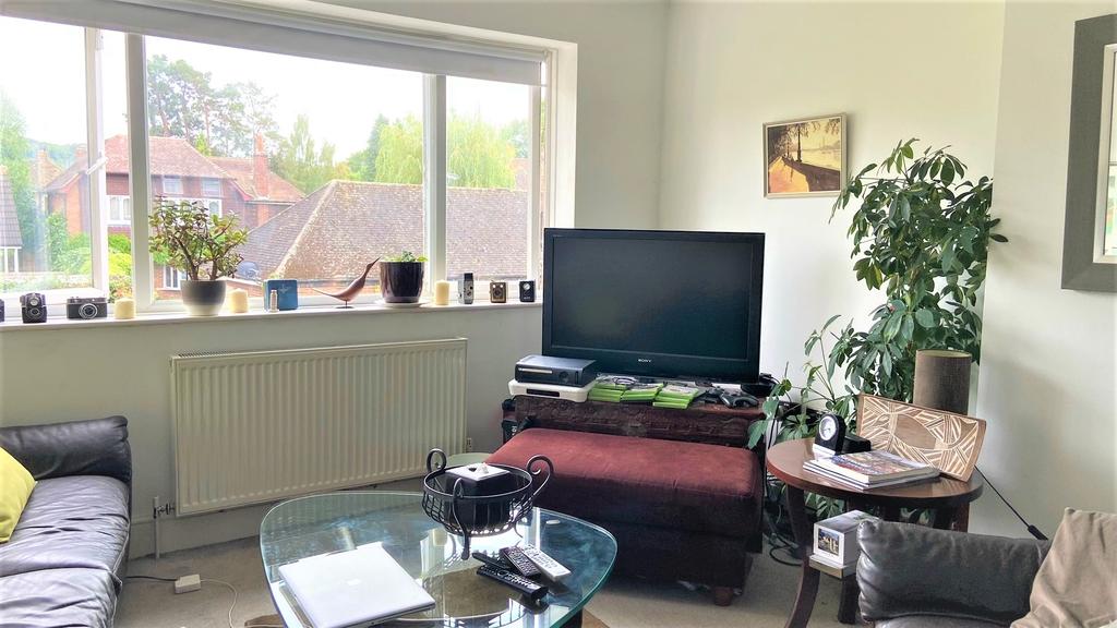Station Road, Marlow, SL7 2 bed £365,000