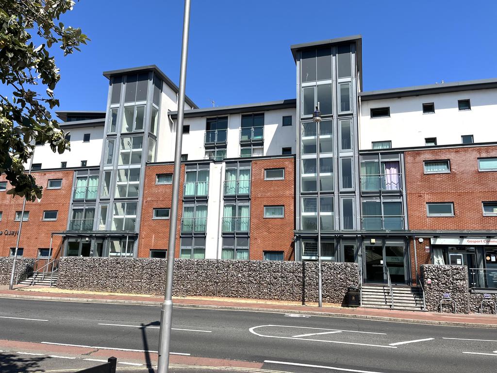 Rope Quays, Gosport PO12 2 bed apartment £950 pcm (£219 pw)