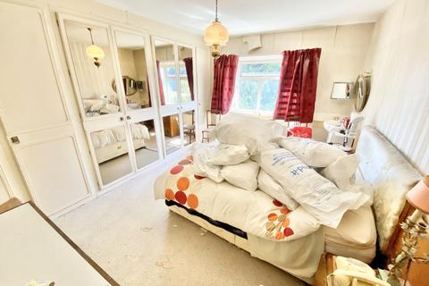 17 Redhill Drive, Edgware, HA8 5JL