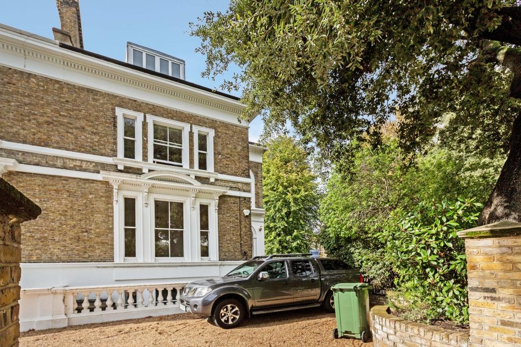 Eliot Vale, Blackheath, SE3 3 bed apartment £3,100 pcm (£715 pw)