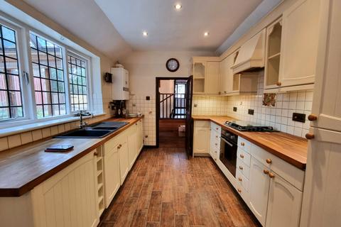 8 Lenacre Lane, Whitfield, Dover, CT16 3HL