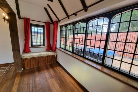 8 Lenacre Lane, Whitfield, Dover, CT16 3HL