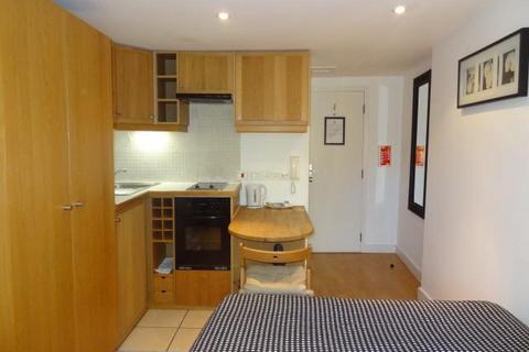 Studio to rent, Cartwright Gardens, Bloomsbury, London, WC1H