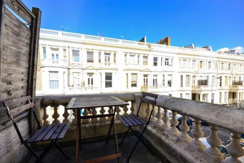 Studio to rent, Fairholme Road, West Kensington, London, W14