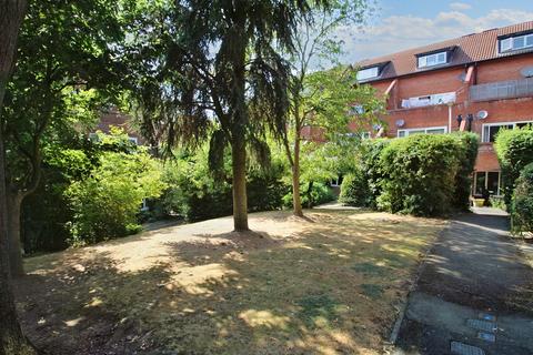 15 Cumbrian Way, Uxbridge, UB8 1XD
