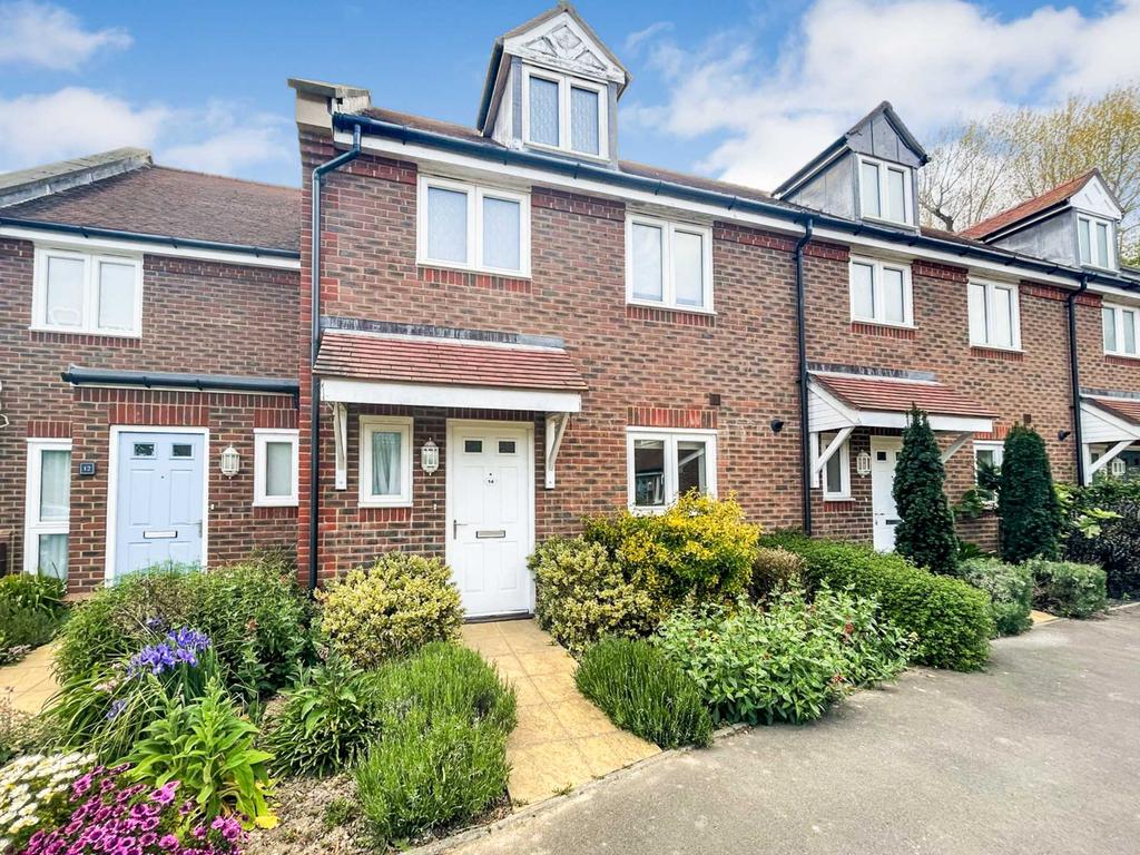 Old Common Close, Birdham 3 bed terraced house £435,000