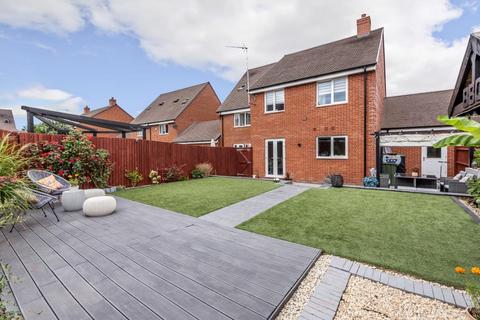 14 Apollo Close, Aylesbury, HP18 1AP