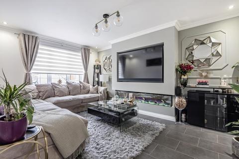 14 Apollo Close, Aylesbury, HP18 1AP