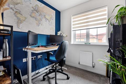 14 Apollo Close, Aylesbury, HP18 1AP