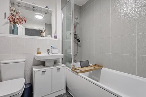 14 Apollo Close, Aylesbury, HP18 1AP
