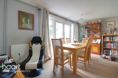 85 Briars Lane, Hatfield, AL10 8EX