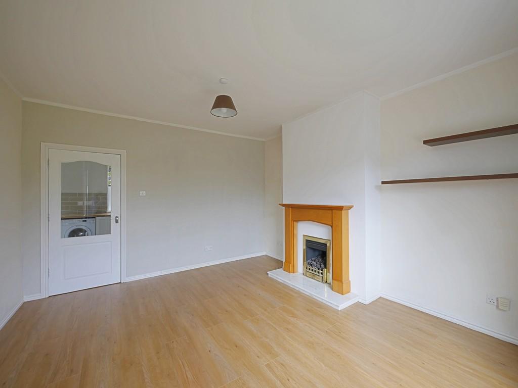 Oak Drive, Lenzie 2 bed semidetached house £895 pcm (£207 pw)
