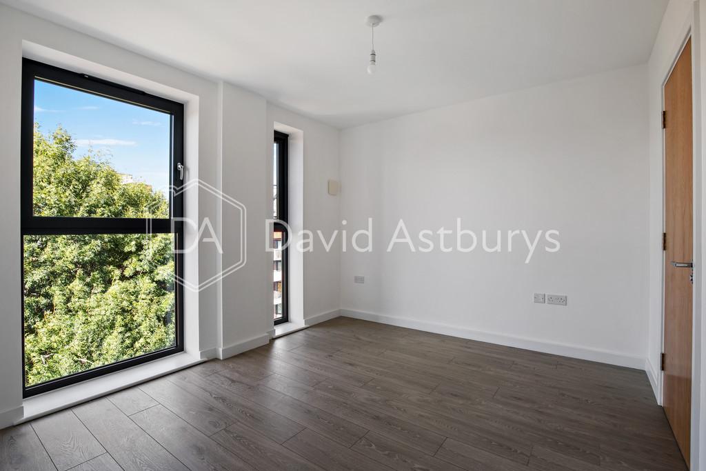 Whiston Road, Haggerston, London 2 bed flat £2,500 pcm (£577 pw)