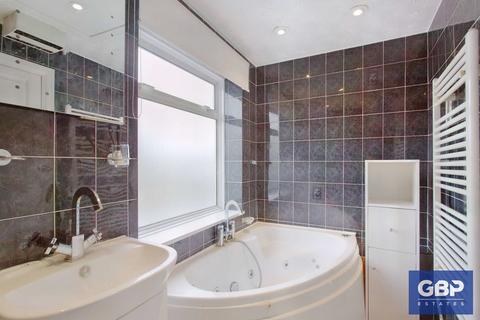 79 Willow Street, Romford, RM7 7JH