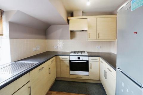 2 bedroom flat to rent, Parsons Road, Langley Woods